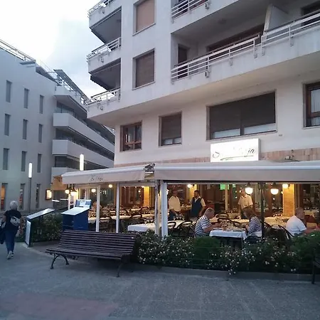 Lydia's With Castle View Apartment