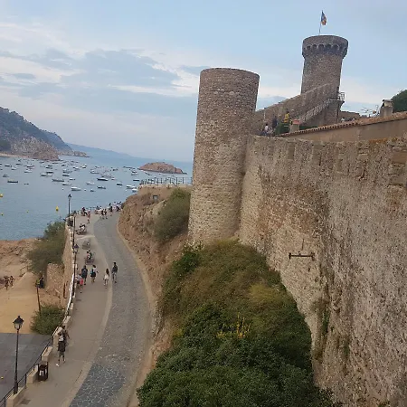 Lydia's With Castle View Apartment *