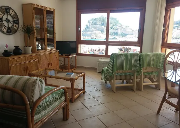 Lydia's With Castle View *