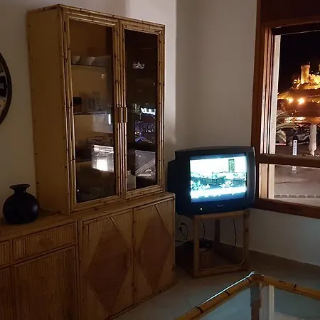 Lydia's With Castle View * トッサ・デ・マール
