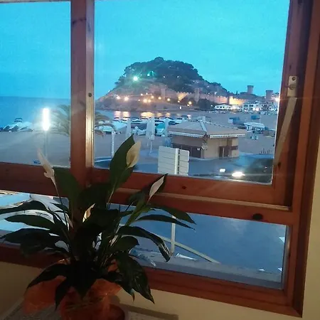 Lydia's With Castle View * トッサ・デ・マール