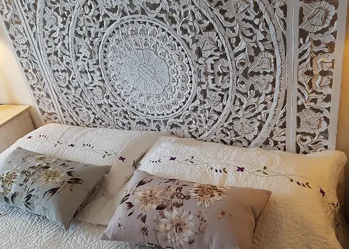 Lydia's With Castle View Apartment *