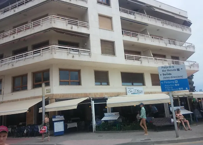 Lydia's With Castle View Apartment