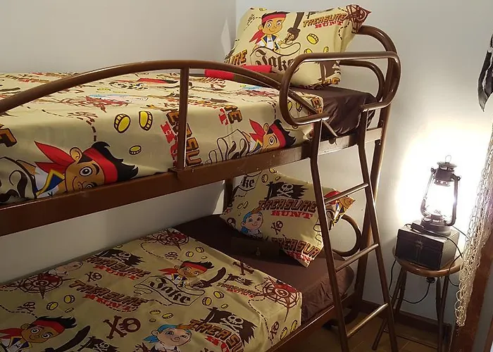 Lydia's With Castle View 公寓