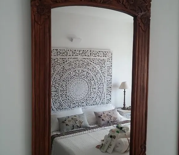 Lydia's With Castle View 滨海托萨