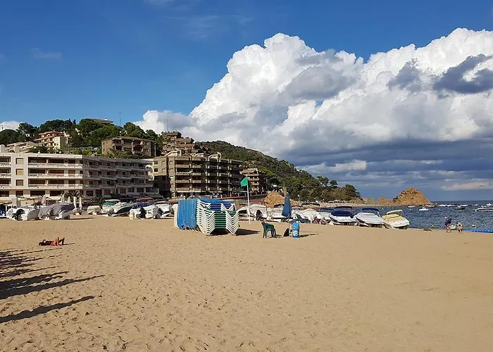 Lydia's With Castle View 滨海托萨