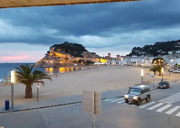 Lydia's With Castle View 公寓